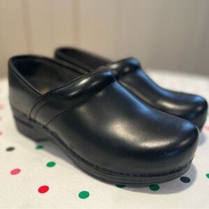 Dansko black shoes size 36 (6 US)